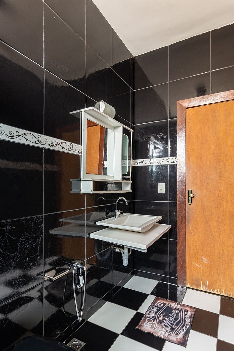 Mansão com Piscina e Área Gourmet em Venda Nova