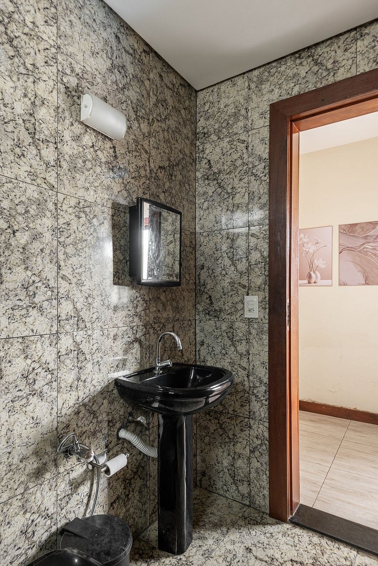 Mansão com Piscina e Área Gourmet em Venda Nova