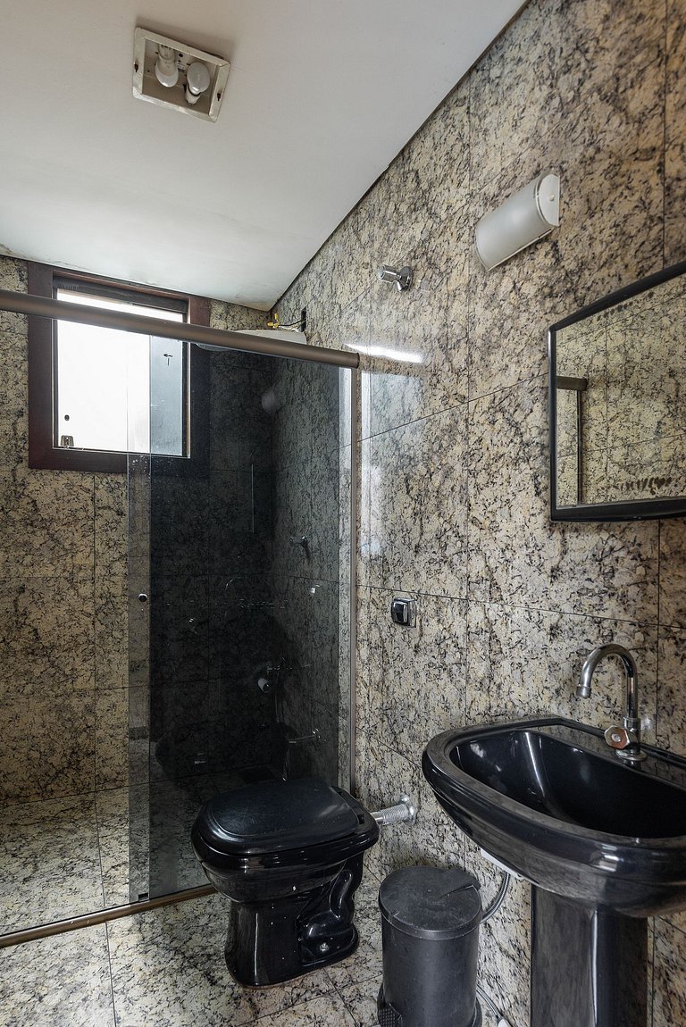 Mansão com Piscina e Área Gourmet em Venda Nova