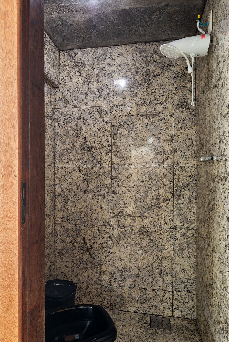 Mansão com Piscina e Área Gourmet em Venda Nova