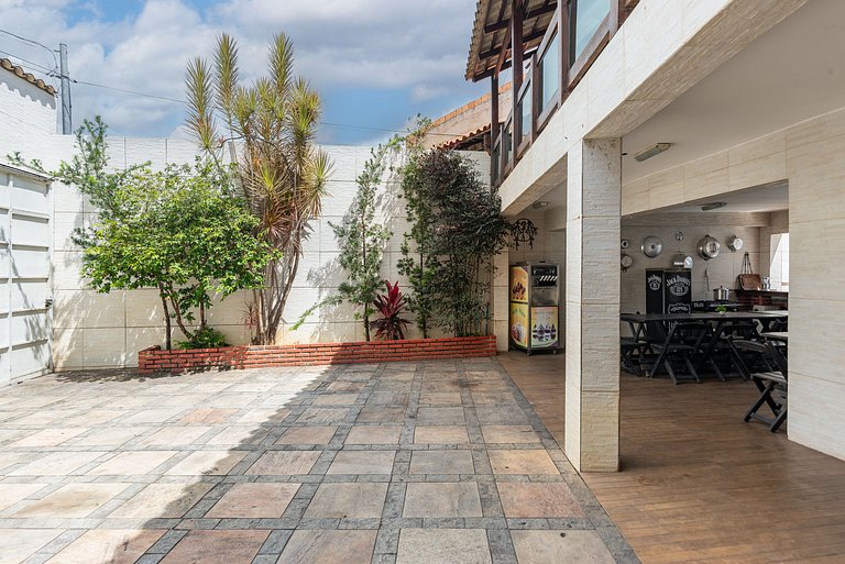 Mansão com Piscina e Área Gourmet em Venda Nova