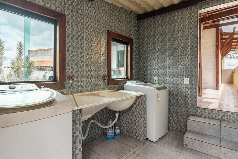 Mansão com Piscina e Área Gourmet em Venda Nova